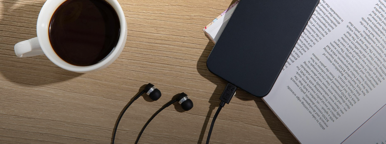 黑色 CX 80U 桌上型電腦